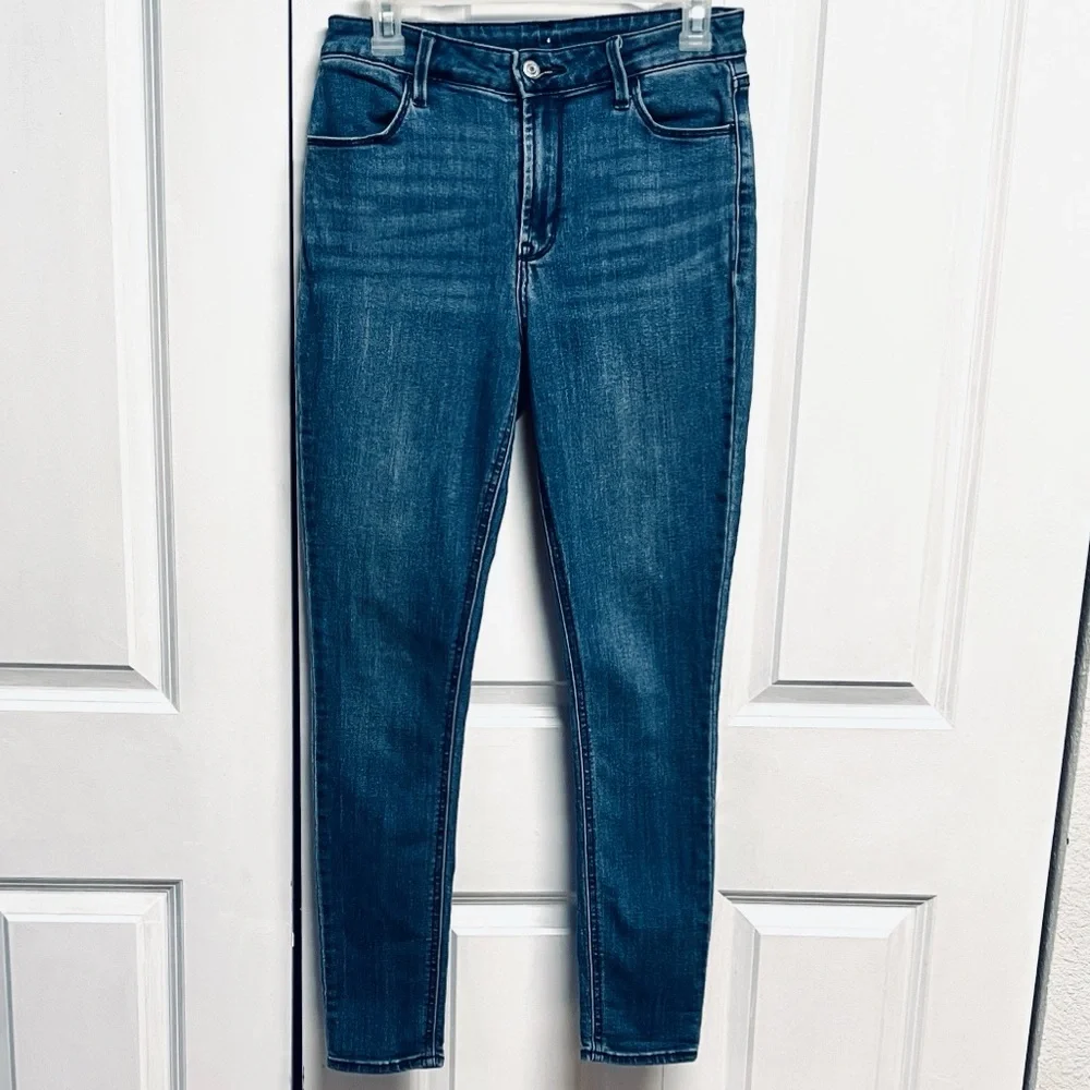 Dark Blue Women’s Mid Rise Skinny Jeans  Size 6